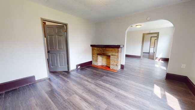 Building Photo - Cudell Area - 4 Bedroom Single Family Home