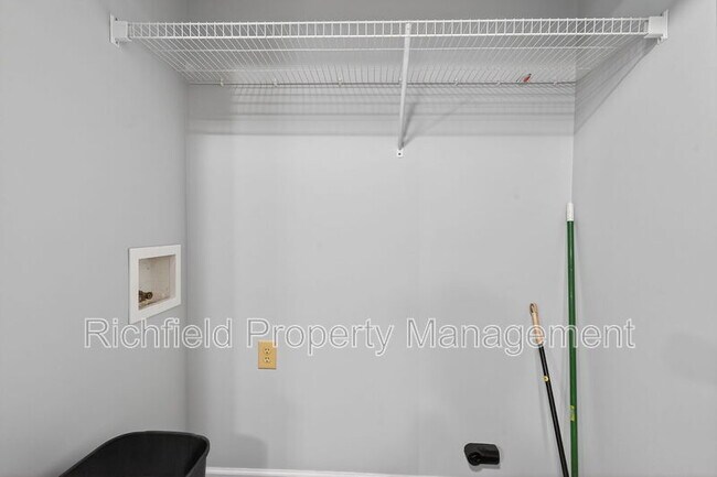 Building Photo - 1260 Lincoln Dr