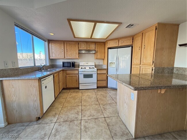 Building Photo - 868 Brass Ring Rd