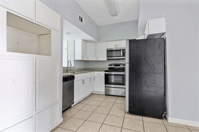 Building Photo - 8657 Village of Fondren Dr