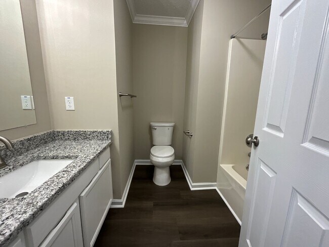 Building Photo - 2553 Old Mill Rd