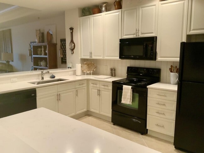 Building Photo - 725 Gulf Shore Dr