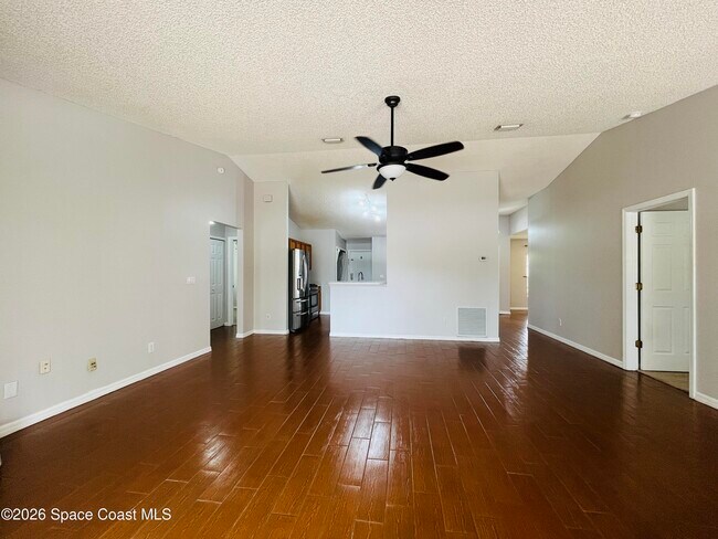 Building Photo - 829 Honeysuckle Dr