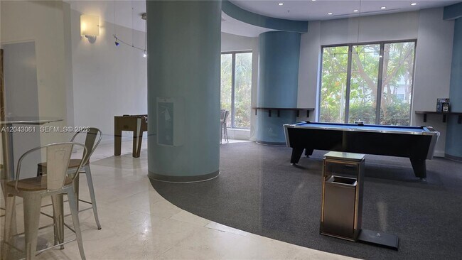 Building Photo - 4001 S Ocean Dr