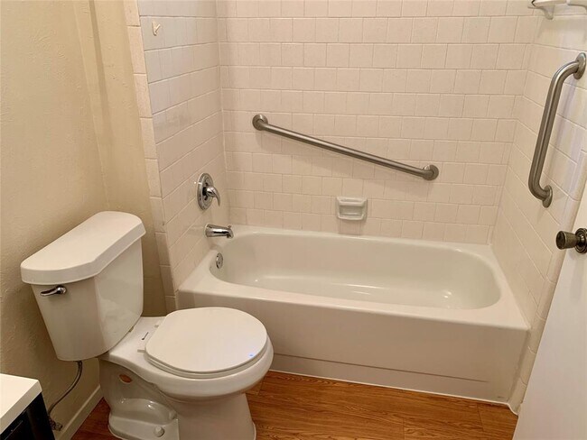 Building Photo - 22 N Wavy Oak Cir