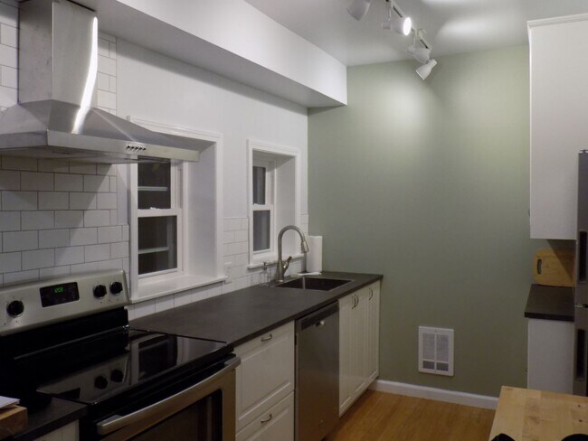 Building Photo - 3621 Childs St