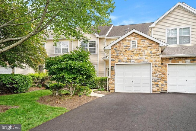 Building Photo - 120 Medinah Dr