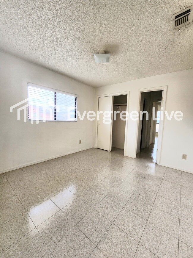 Building Photo - 2302 Sandia Ct