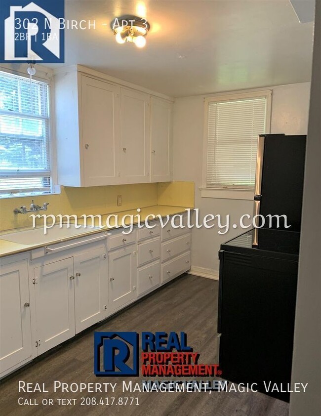 Building Photo - Updated 2 bedroom, 1 Bathroom Downstairs A...