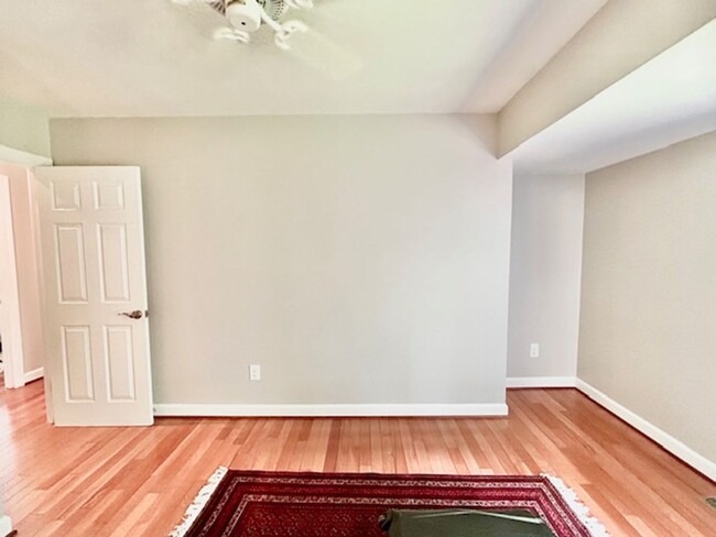 Building Photo - Welcome to this Lovely Home in Reston, VA!