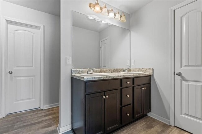 Building Photo - 360 Turtle Creek Dr