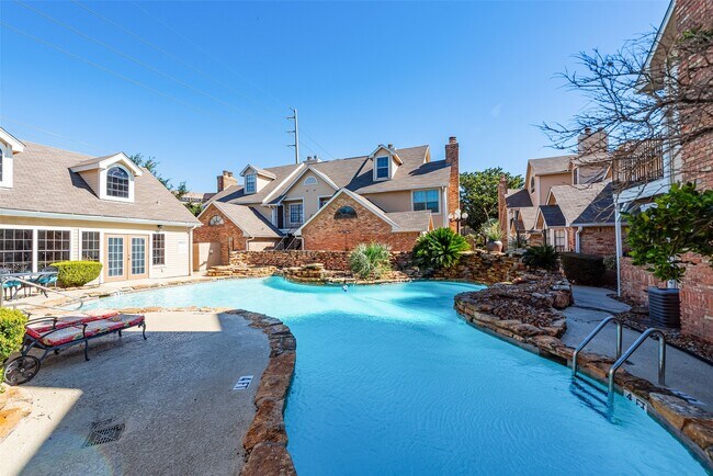 Building Photo - 2300 Old Spanish Trl