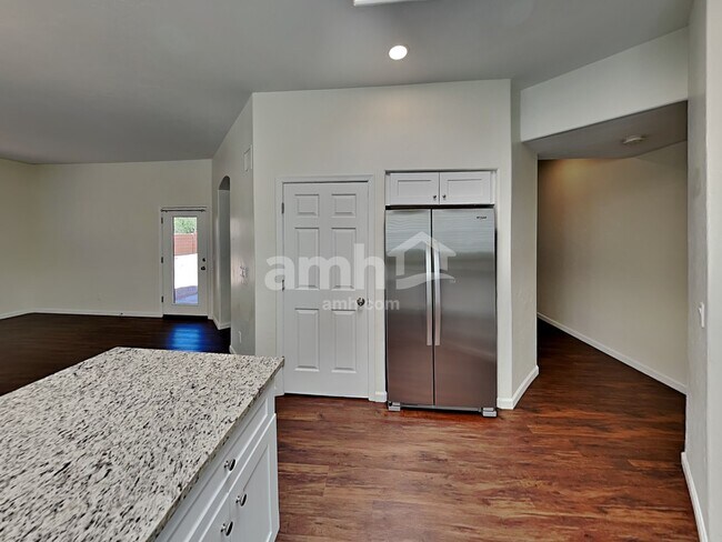 Building Photo - 10191 N Tarheel Pl