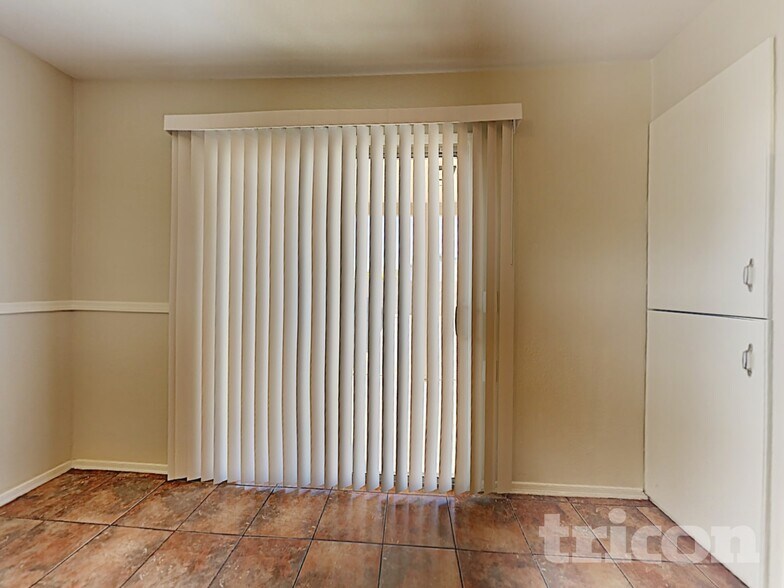 Building Photo - 11519 W Windrose Ave