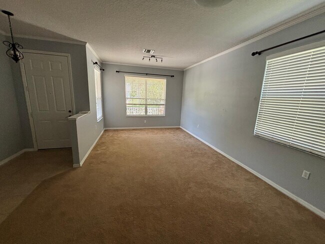 Building Photo - 5014 Wise Bird Dr
