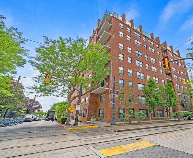 Building Photo - 1 Greene St