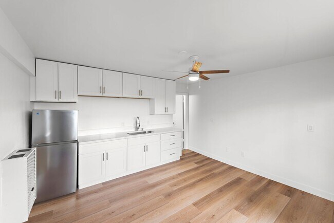 Building Photo - 105 Avenida Carmelo