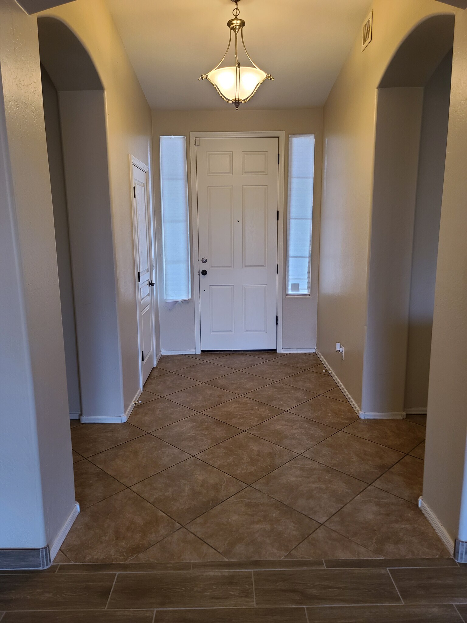 Building Photo - 3233 E Blue Ridge Way