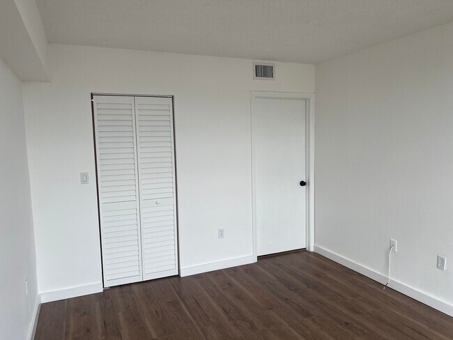 Building Photo - 2055 SW 122nd Ave