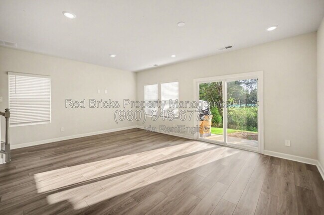Building Photo - 2070 Old Rivers Rd