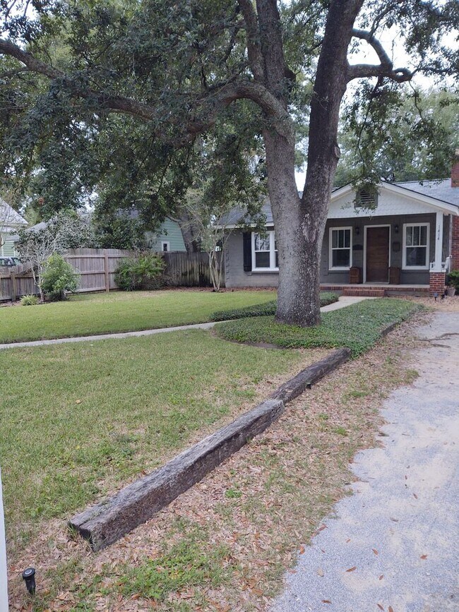Building Photo - 1414 E Lee St