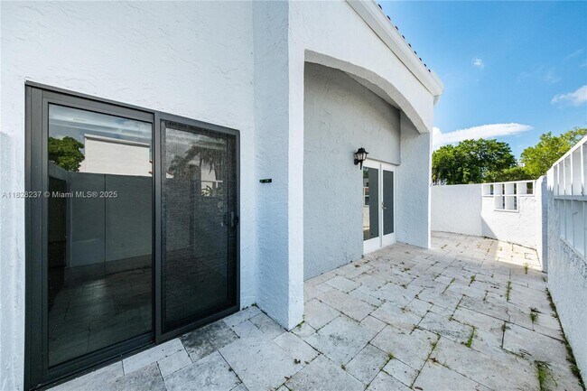 Building Photo - 20945 Bay Ct