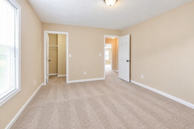 Building Photo - 7065 Blairs View Dr