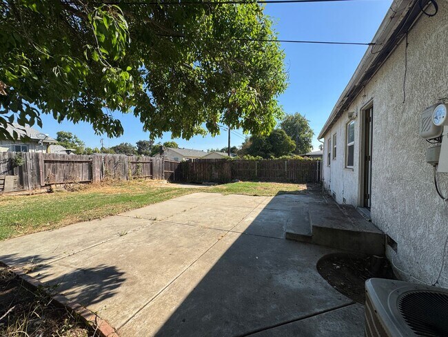Building Photo - 4551 39th Ave