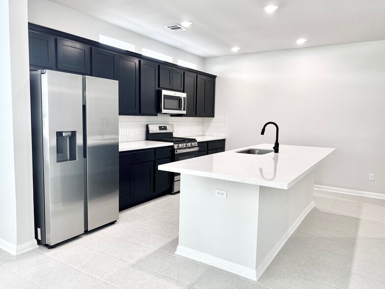 kitchen - 1656 Coral Sunrise