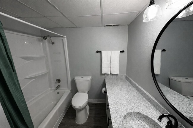 Building Photo - 505 N Rock Rd