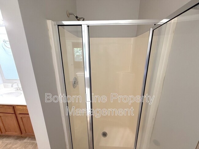Building Photo - 5622 Wallace Cabin Dr
