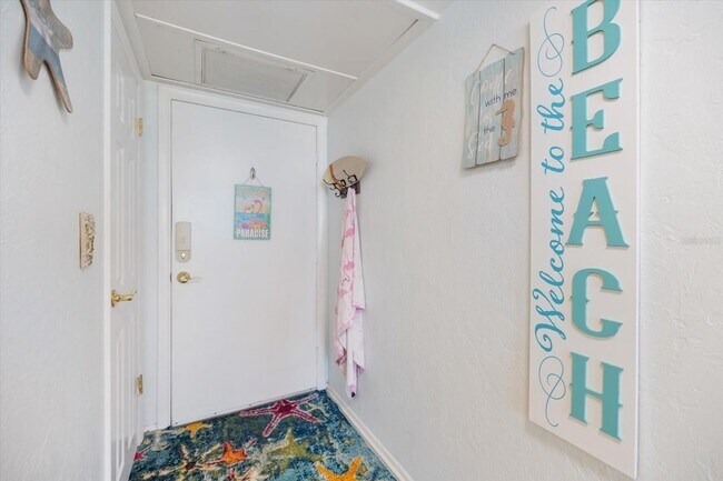 Building Photo - 1400 Tarpon Center Dr