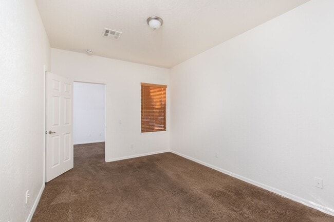 Building Photo - STALLION MOUNTAIN - HUGE 4 BEDROOM, 3 BATH UPGRADED SINGLE STORY