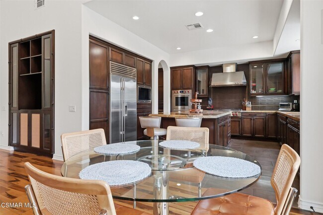 Building Photo - 9651 Sagebrush Ave