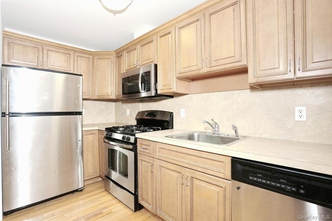 Building Photo - 21 E Central Ave