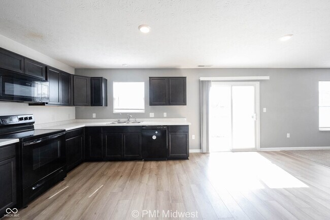 Building Photo - 3975 Fenwick Ln