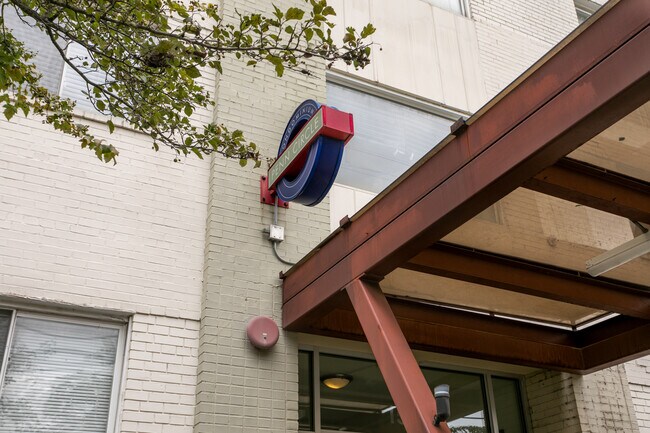 Building Photo - 1501 27th St SE