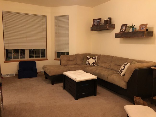 Building Photo - 749 Oregon Parks Ave