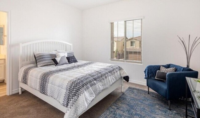 Building Photo - Beautifully Modern 3 bedroom Near Southern...