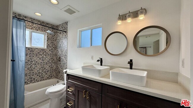 Building Photo - 6056 Fair Ave