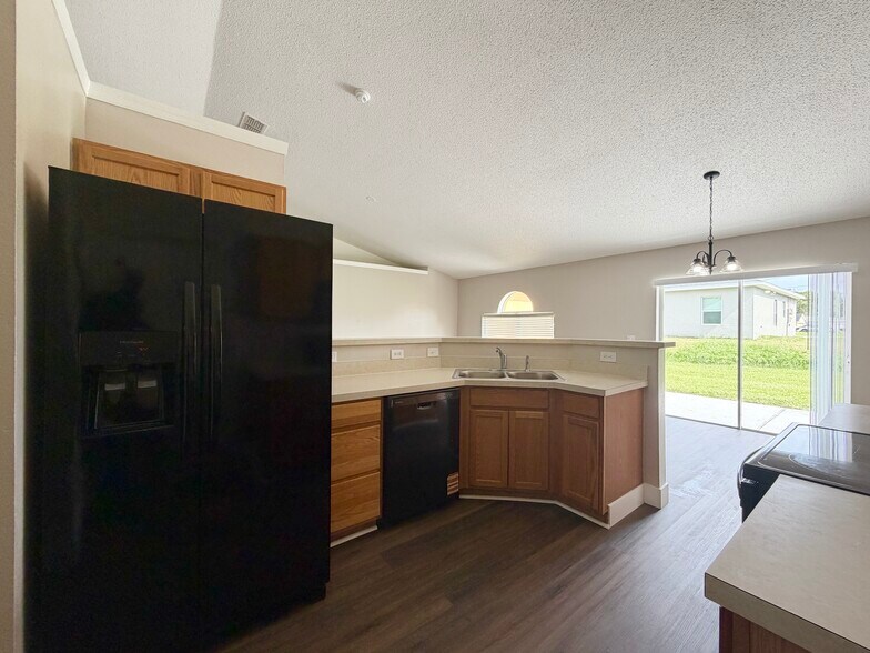 Building Photo - 47 Sawfish Ct
