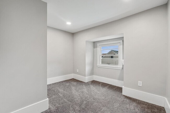 Building Photo - 223 13th St