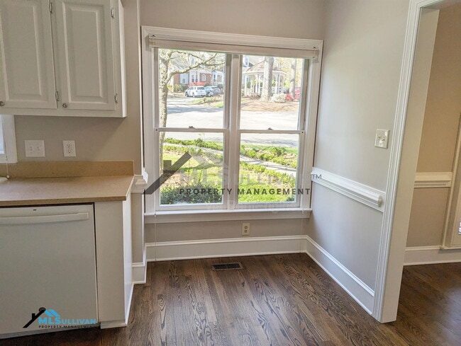 Building Photo - 1306 Hampshire Ct