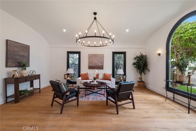 Building Photo - 230 Orizaba Ave