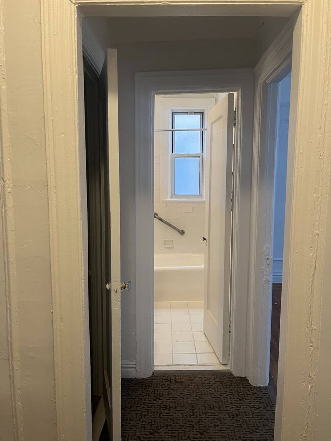 Building Photo - 1065 Grant Ave