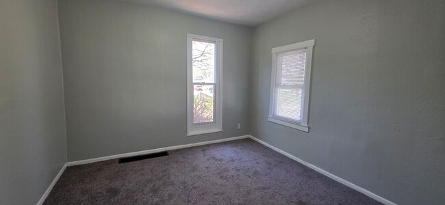 Building Photo - 1631 W 7th St