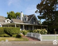 Building Photo - Stunning Furnished Eastside Home