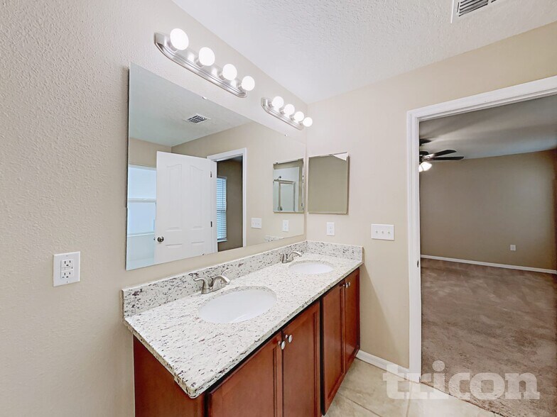 Building Photo - 2834 Shelburne Way