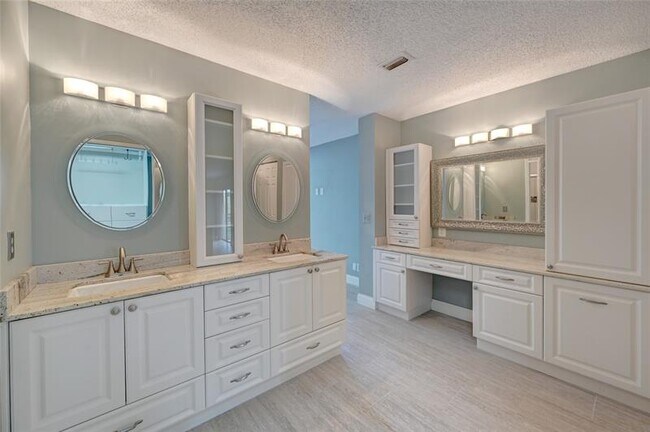 Building Photo - 8760 Azalea Ct