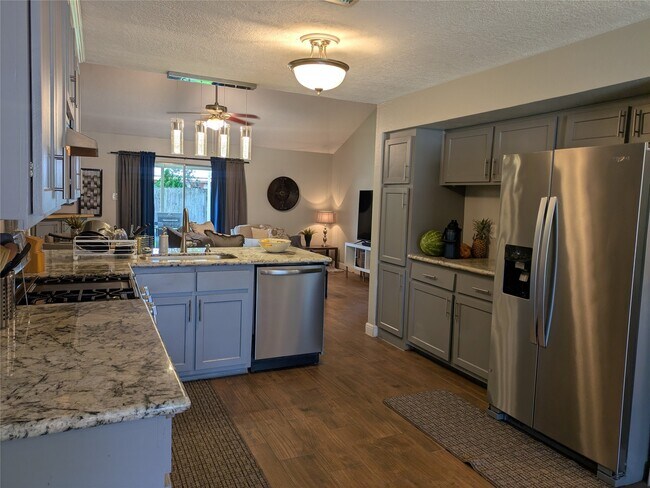 Building Photo - 5303 Lincoln Town Dr